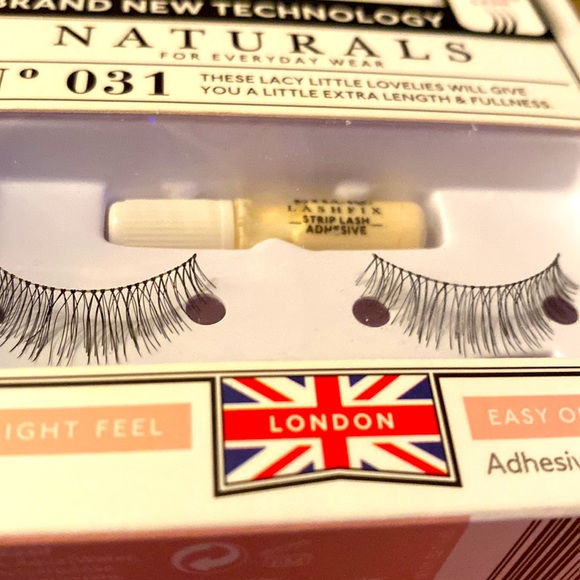NWOT - new natural lashes for everyday wear - Picture 1 of 3